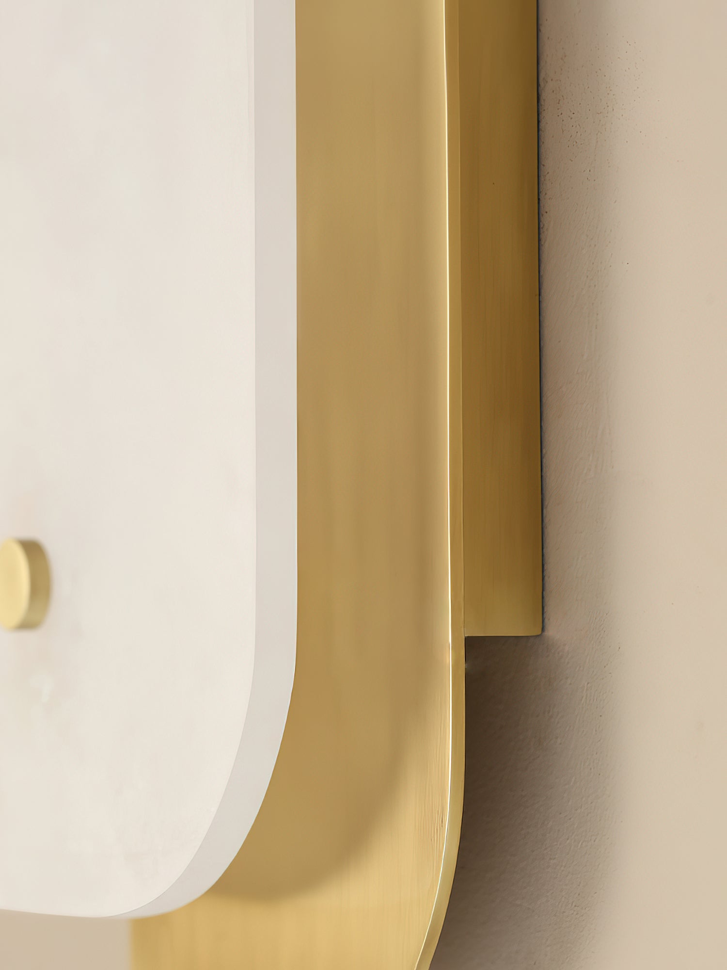 Elaris Alabaster Wall Lamp
