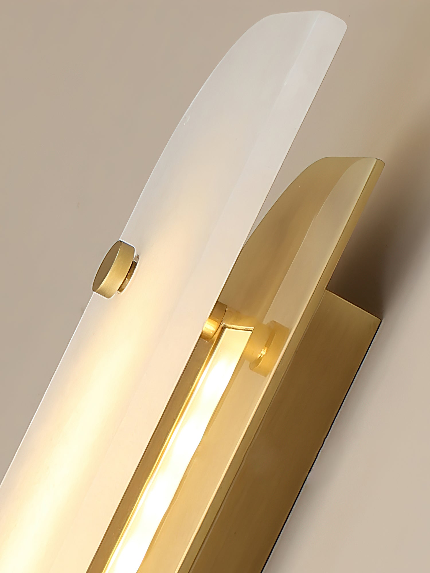 Elaris Alabaster Wall Lamp