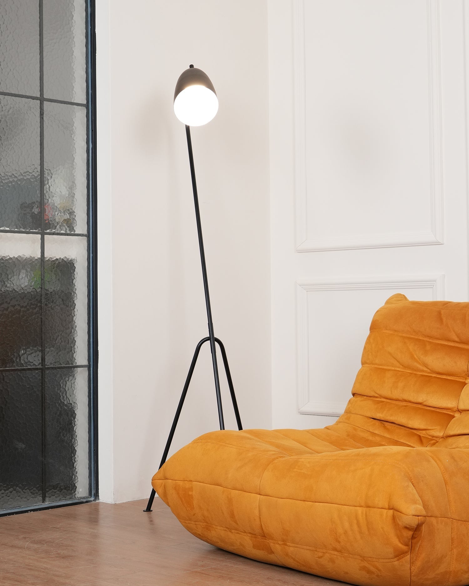 Lean Floor Lamp