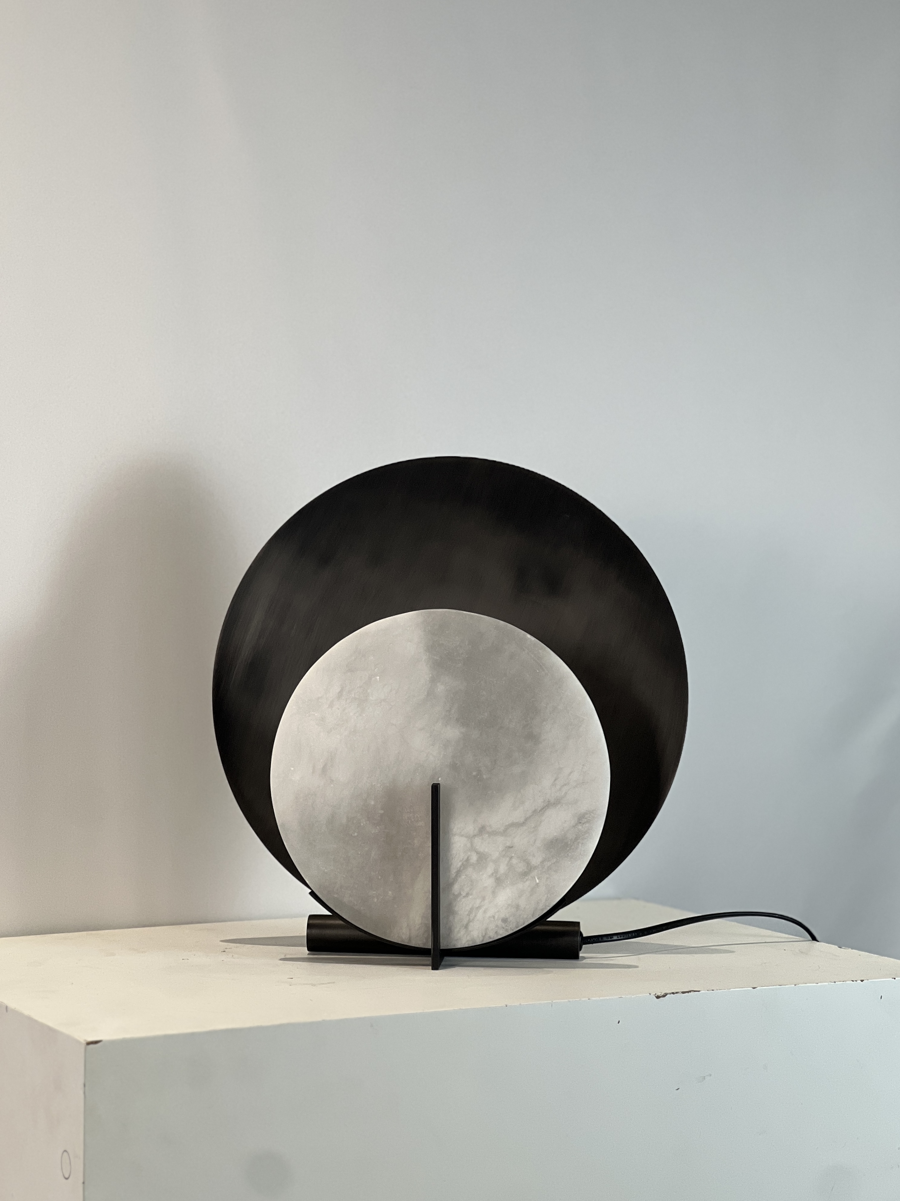 CASA Lighting Orbital Alabaster Table Lamp | Black & Brass Organic Sculpture