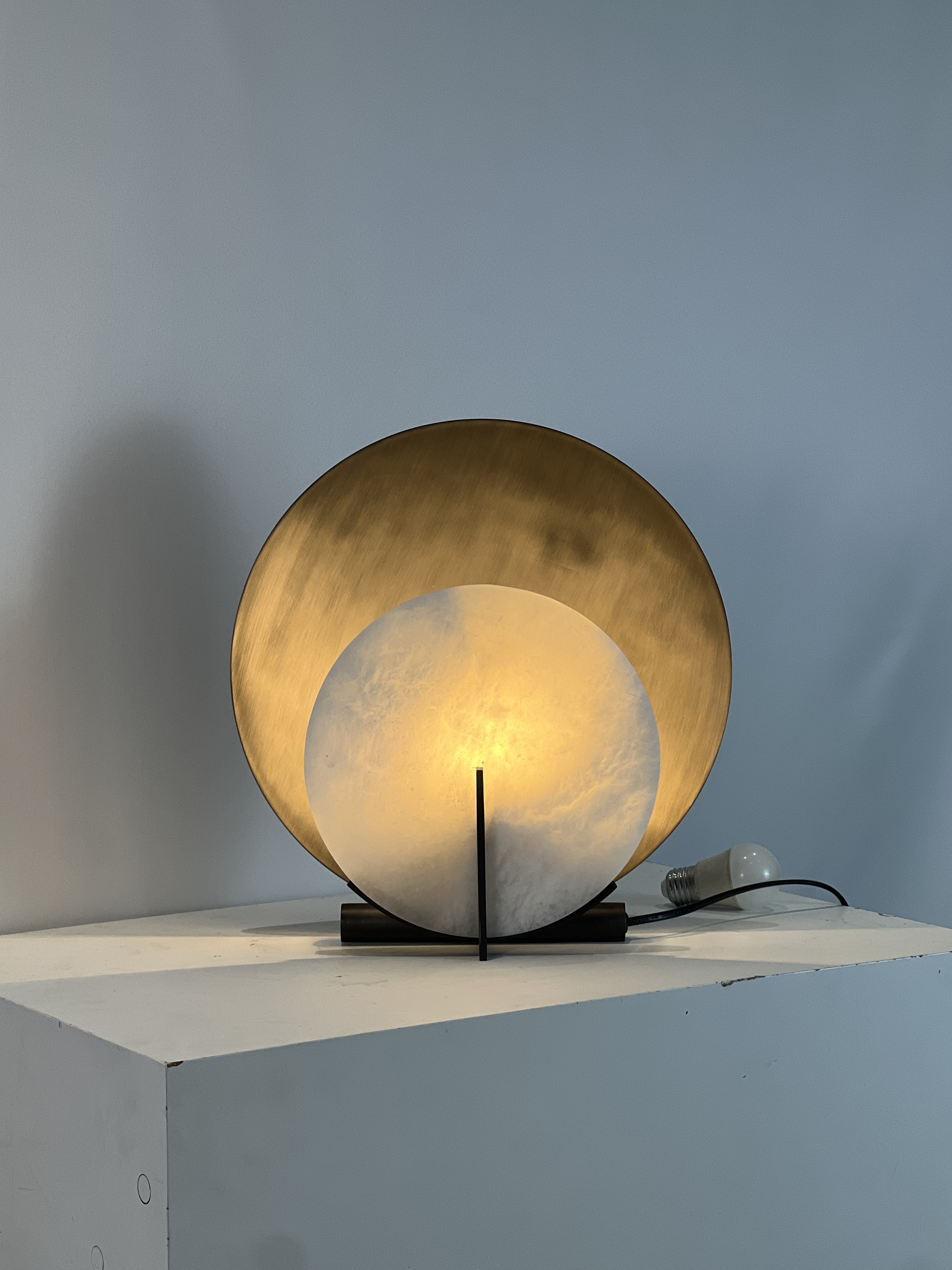 CASA Lighting Orbital Alabaster Table Lamp | Black & Brass Organic Sculpture