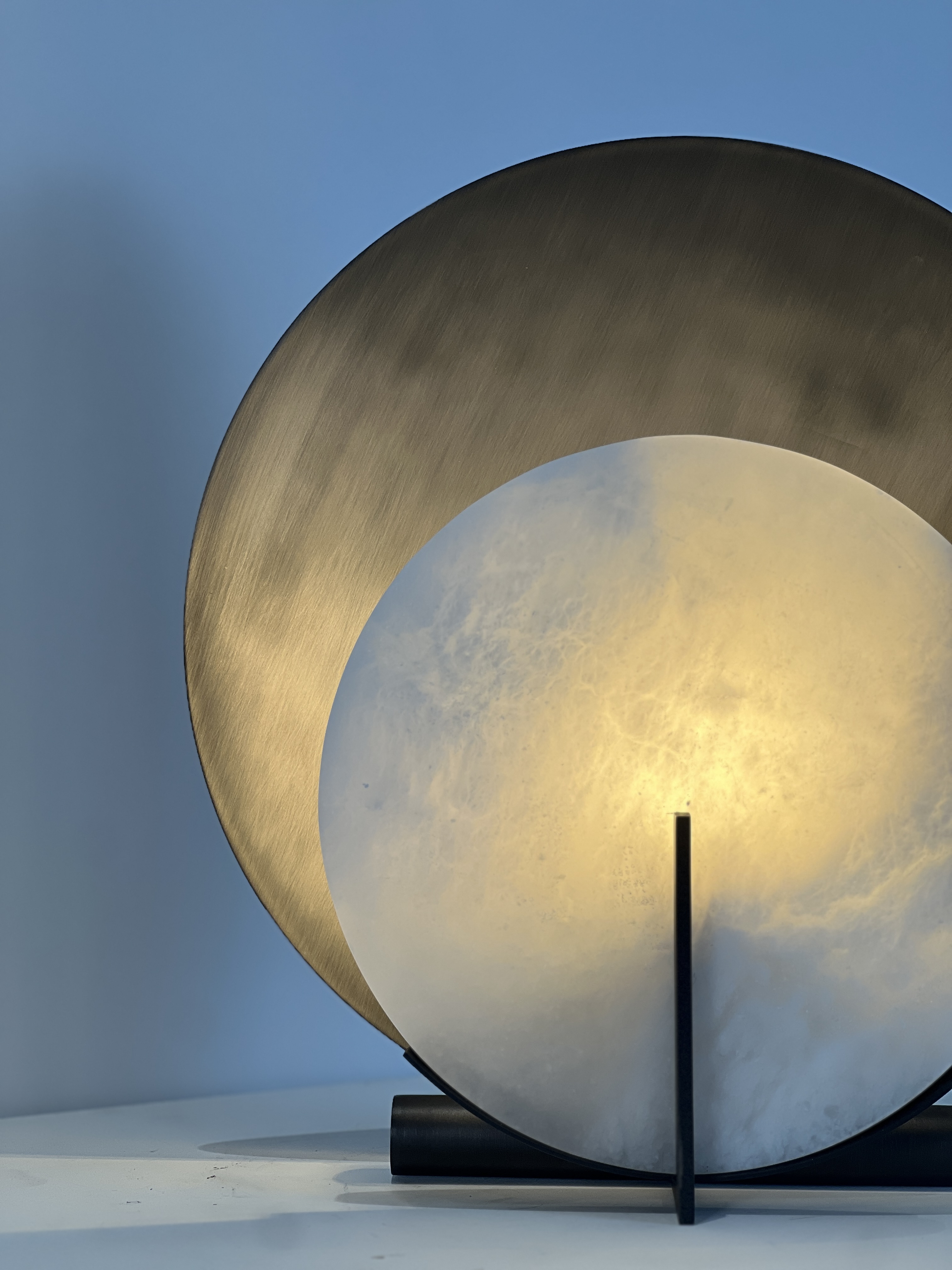 CASA Lighting Orbital Alabaster Table Lamp | Black & Brass Organic Sculpture