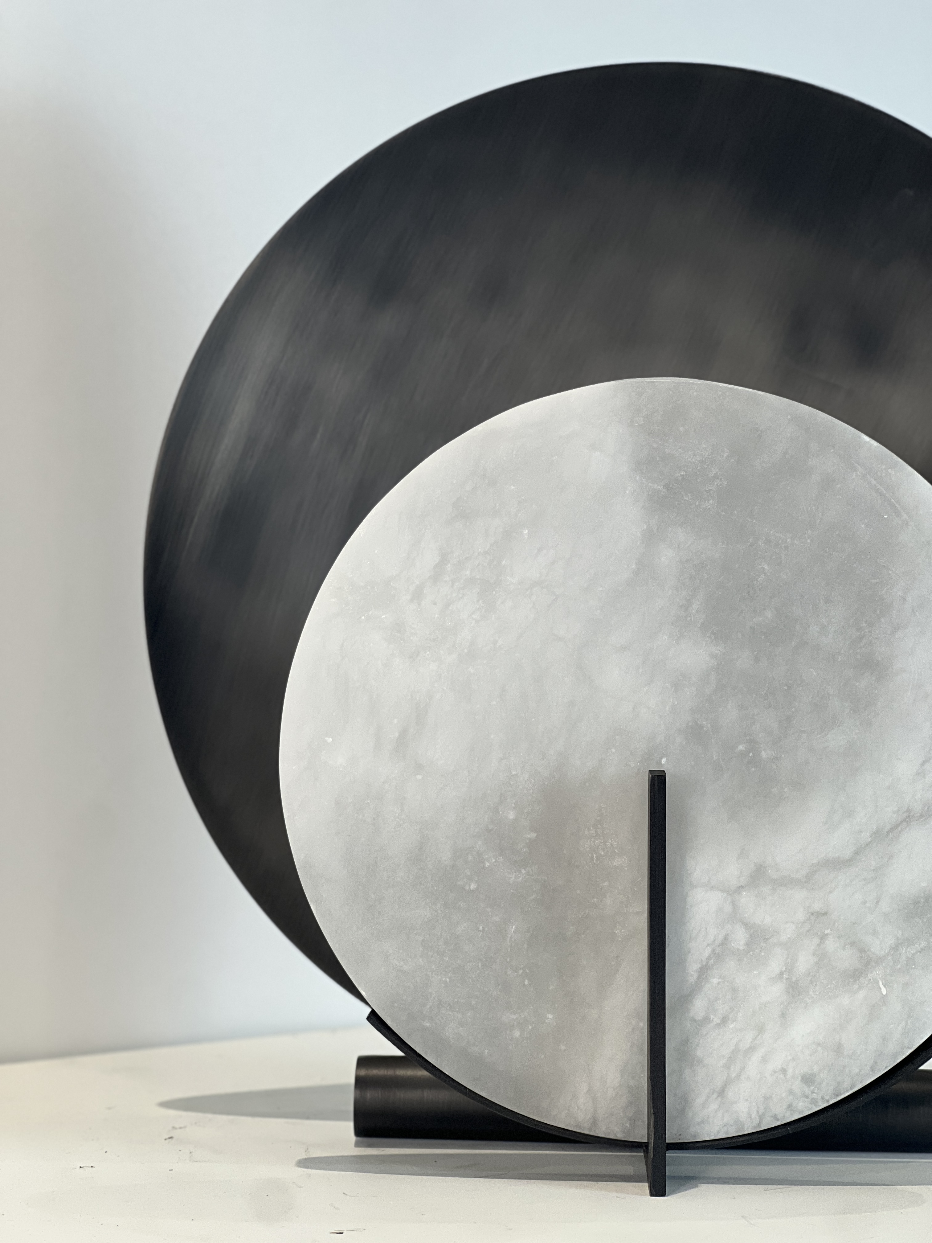 CASA Lighting Orbital Alabaster Table Lamp | Black & Brass Organic Sculpture