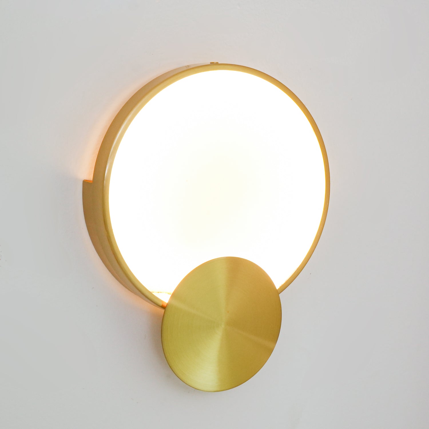 Terra Svet Alabaster Wall Lamp