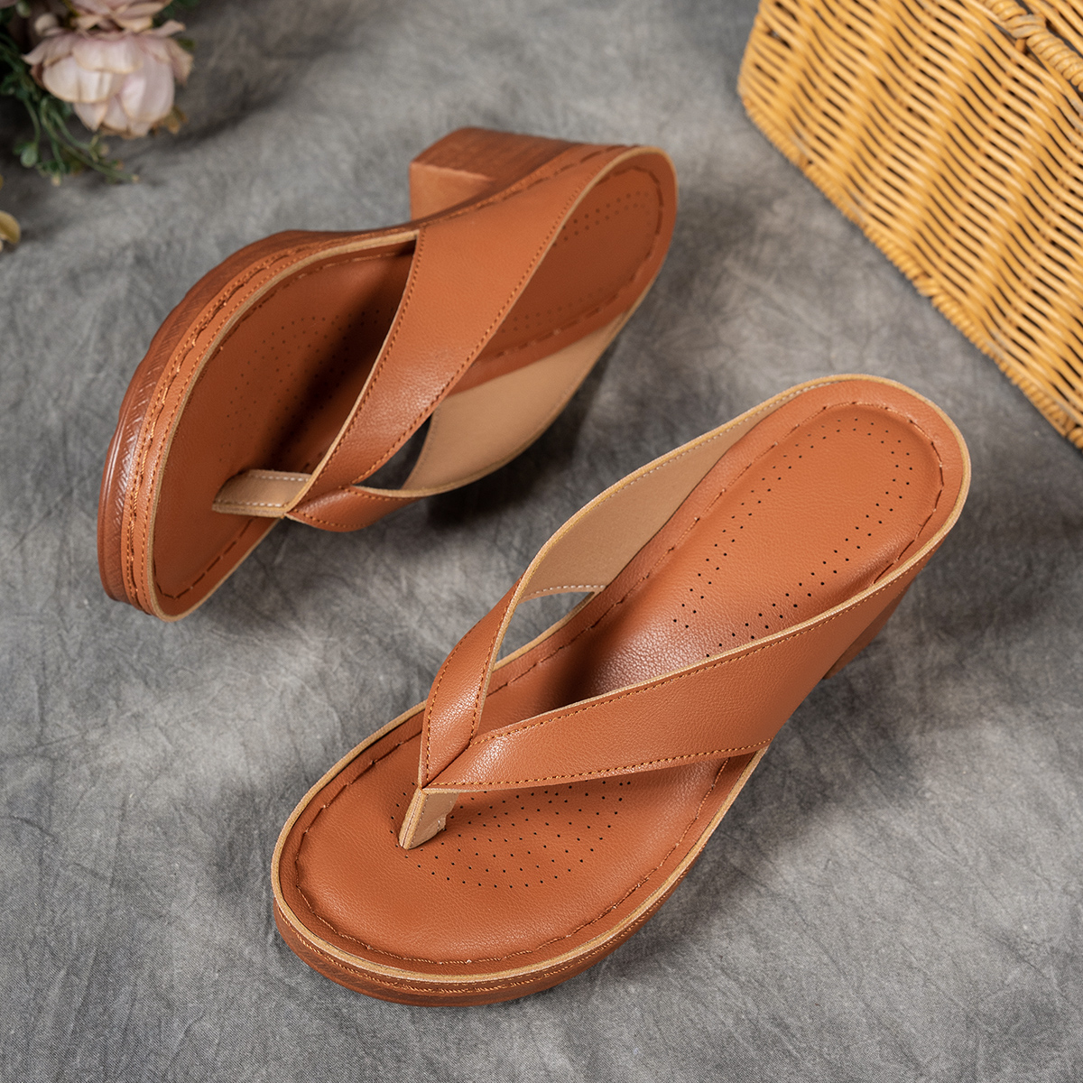 Women's Fashion Split Toe Design Outdoor Beach Non-Slip Thick Wedge Slippers