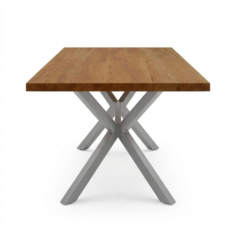 Massiver Esstisch aus Akazienholz mit Baumkante und Metallgestell in Silber