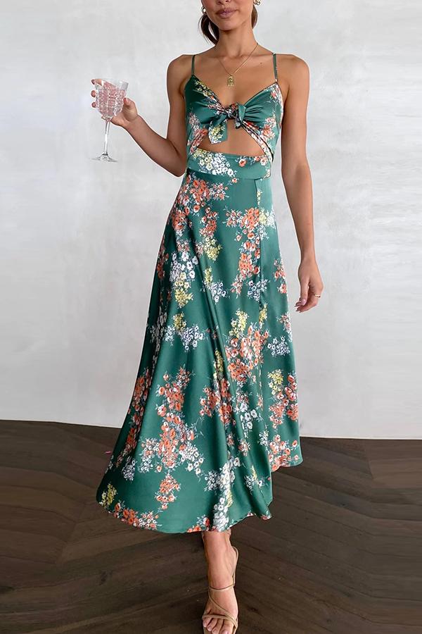 Satin-Midikleid mit floralem Muster, Bindeband und Schlitz