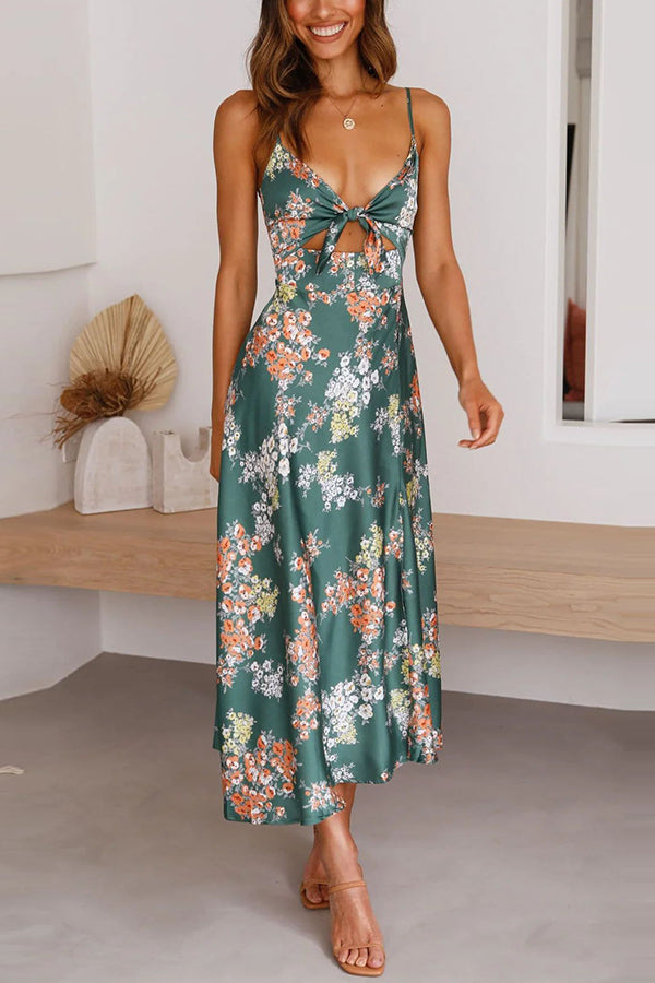 Satin-Midikleid mit floralem Muster, Bindeband und Schlitz