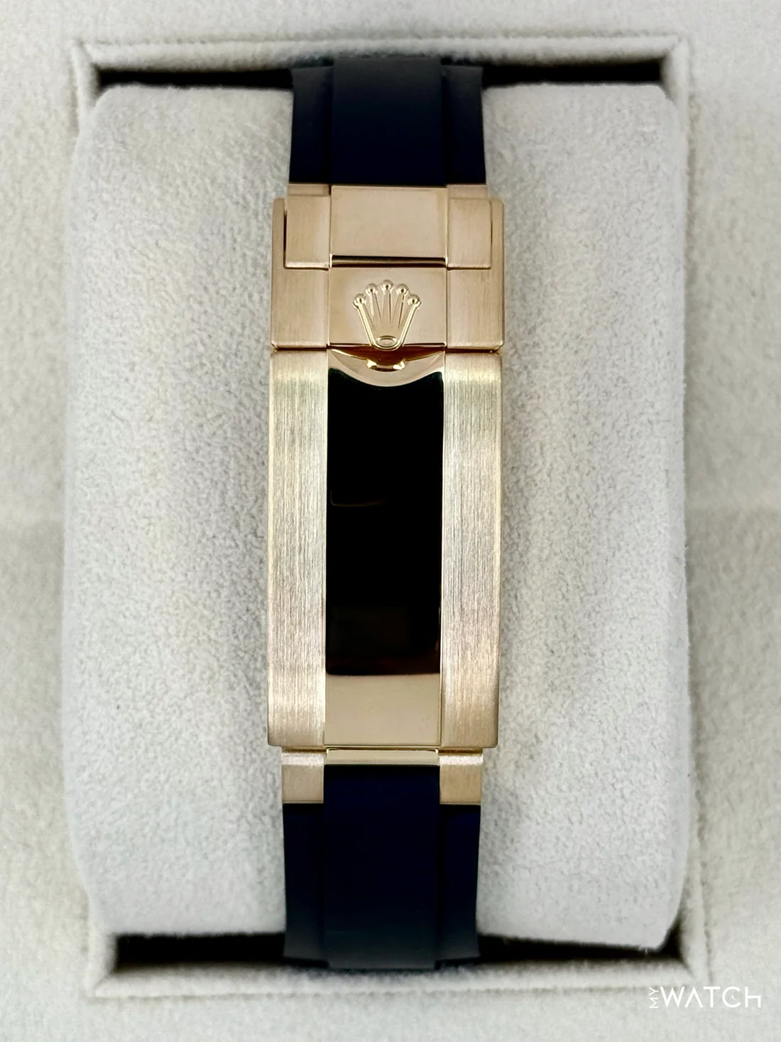 2025-ös Rolex Yacht-Master 42 mm 226658 sárga arany Oysterflex karkötővel, fekete számlappal