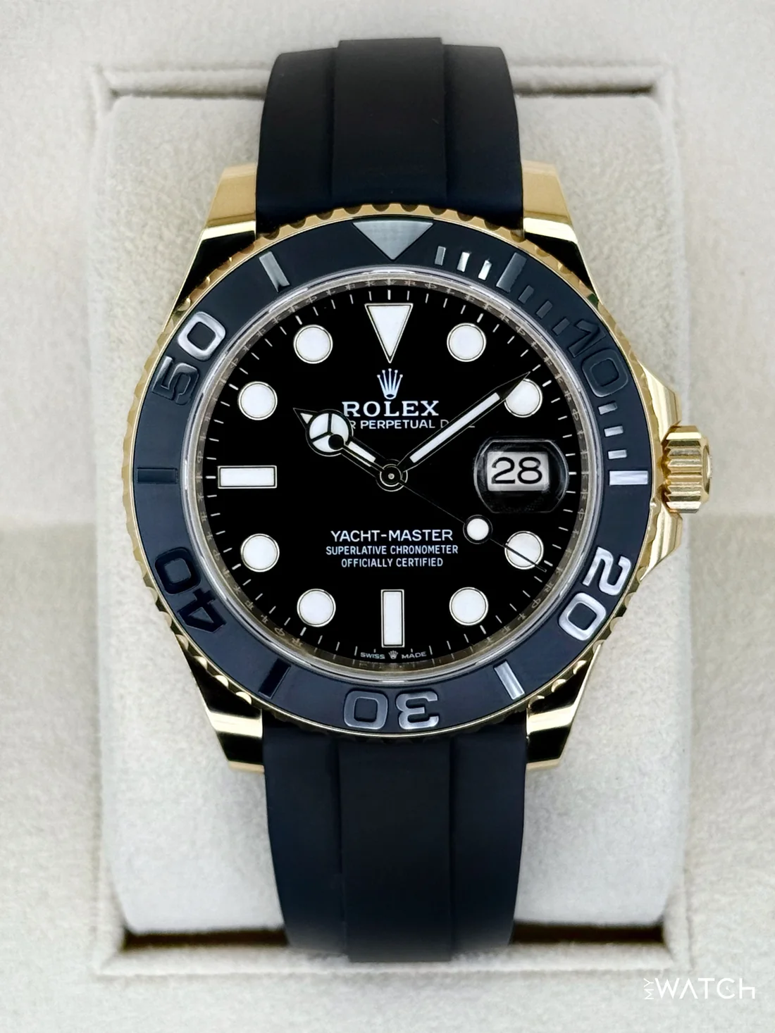 2025-ös Rolex Yacht-Master 42 mm 226658 sárga arany Oysterflex karkötővel, fekete számlappal