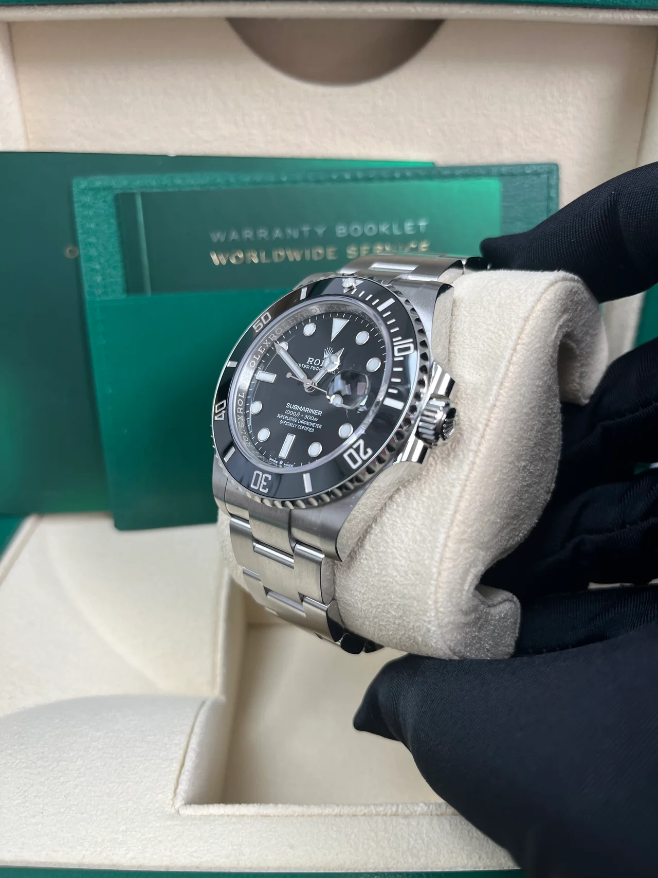 Rolex Submariner 41 mm-es rozsdamentes acél dátumos karóra – Fekete számlap (Hivatkozási szám: 126610LN)