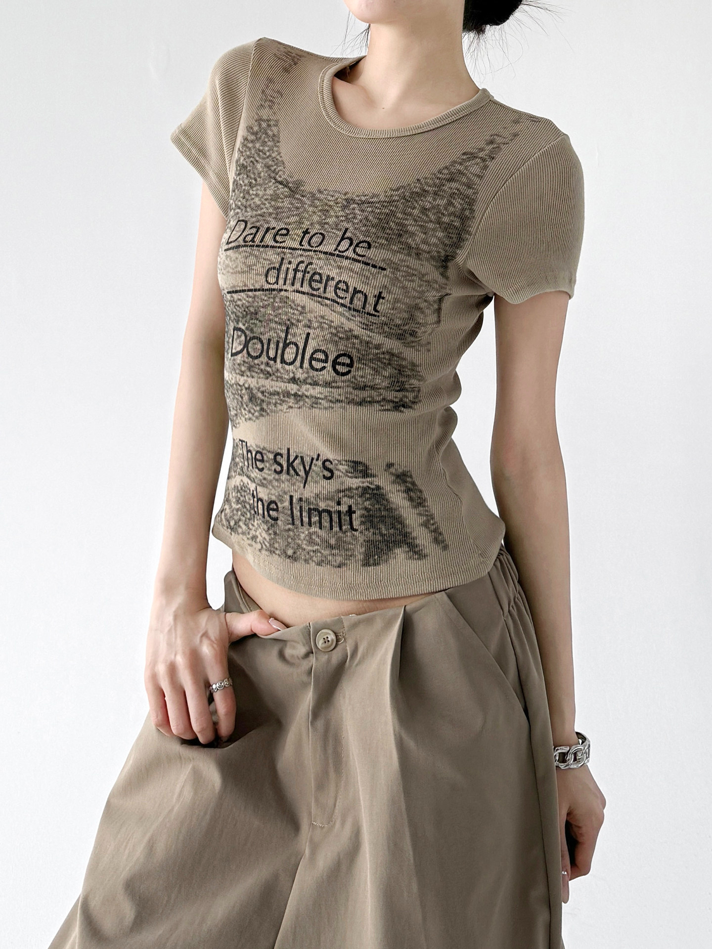 Khaki Letter Print Slim Fit Crew Neck Short Sleeve Tee