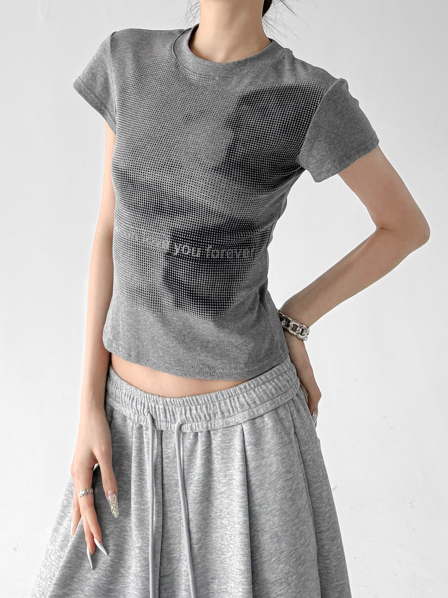 Minimal Graphic Print Slim Fit Crew Neck Casual Tee