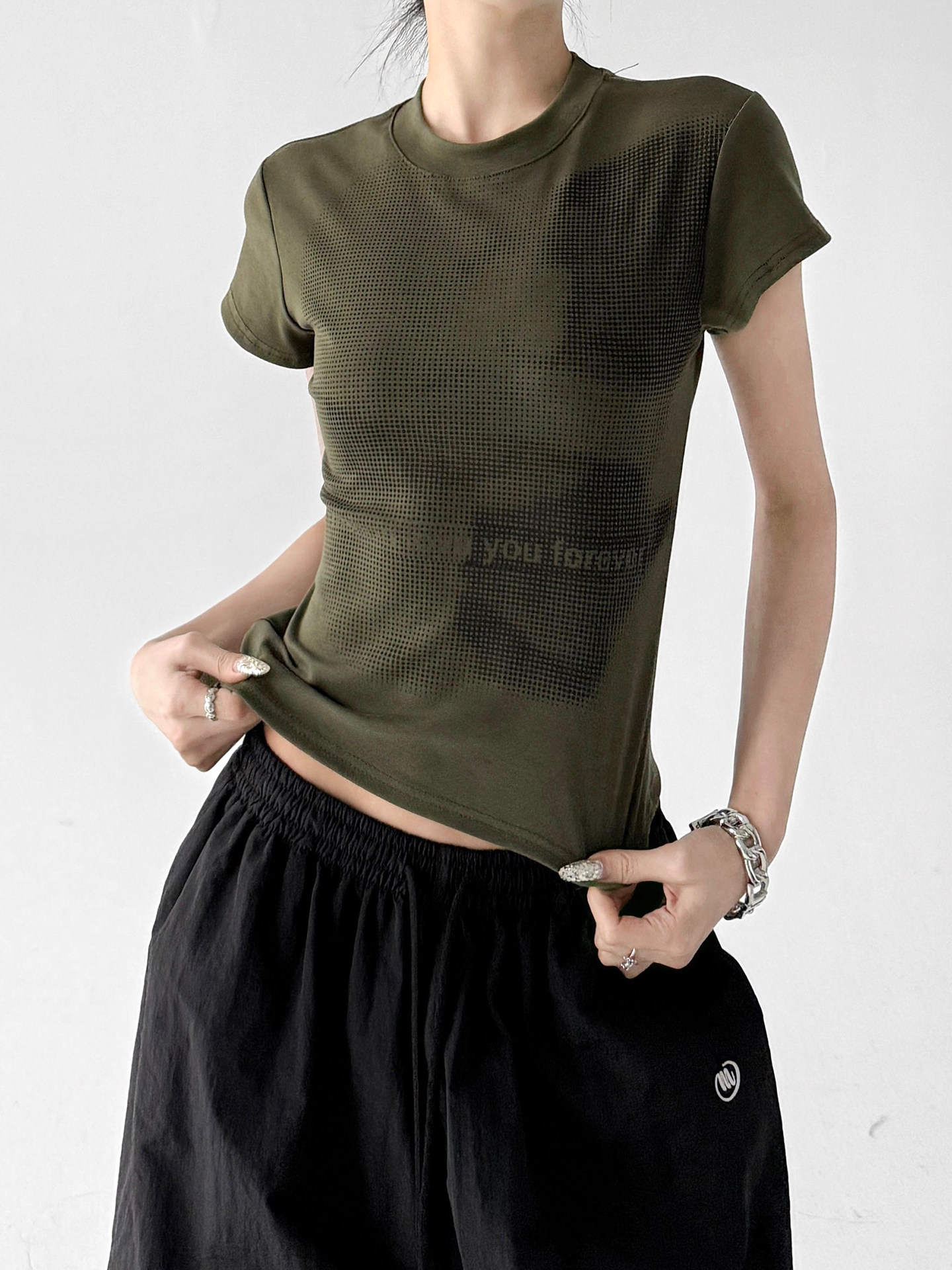 Minimal Graphic Print Slim Fit Crew Neck Casual Tee