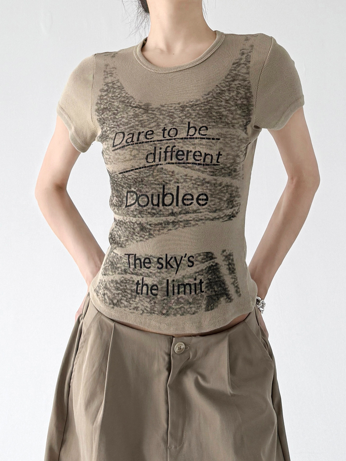 Khaki Letter Print Slim Fit Crew Neck Short Sleeve Tee