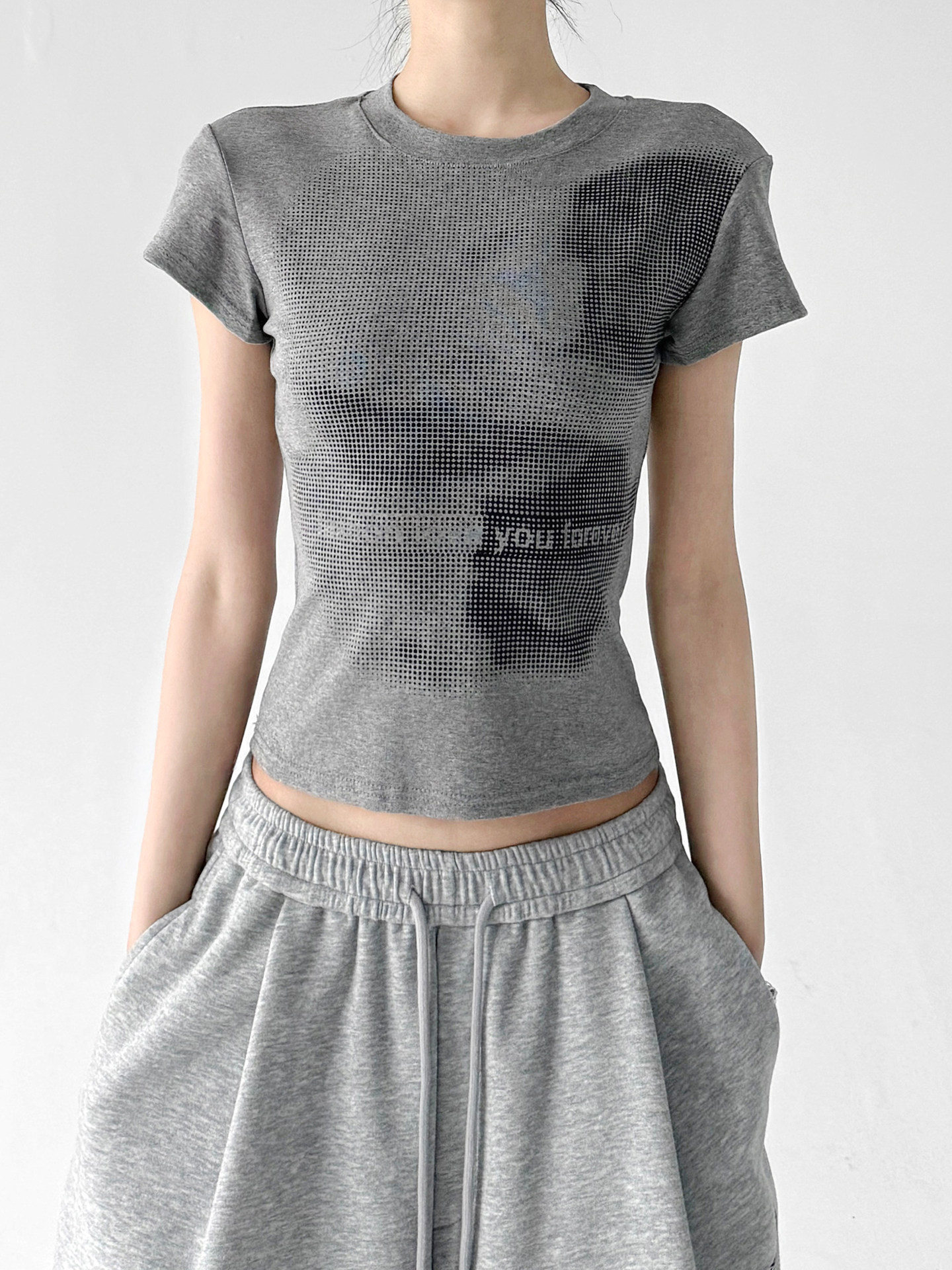 Minimal Graphic Print Slim Fit Crew Neck Casual Tee