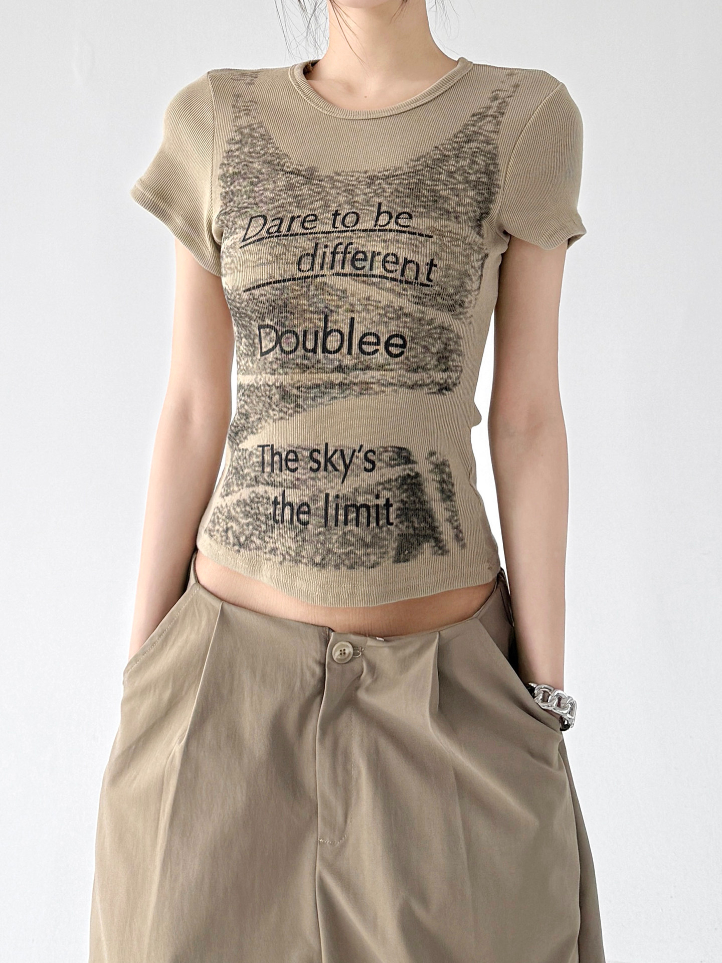 Khaki Letter Print Slim Fit Crew Neck Short Sleeve Tee