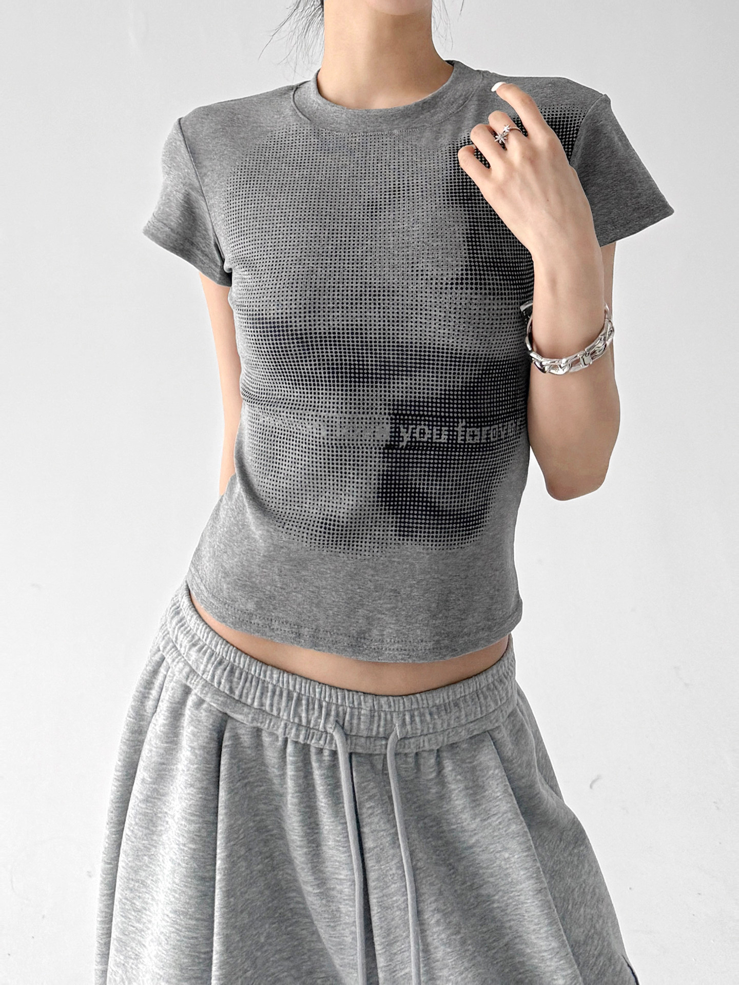 Minimal Graphic Print Slim Fit Crew Neck Casual Tee
