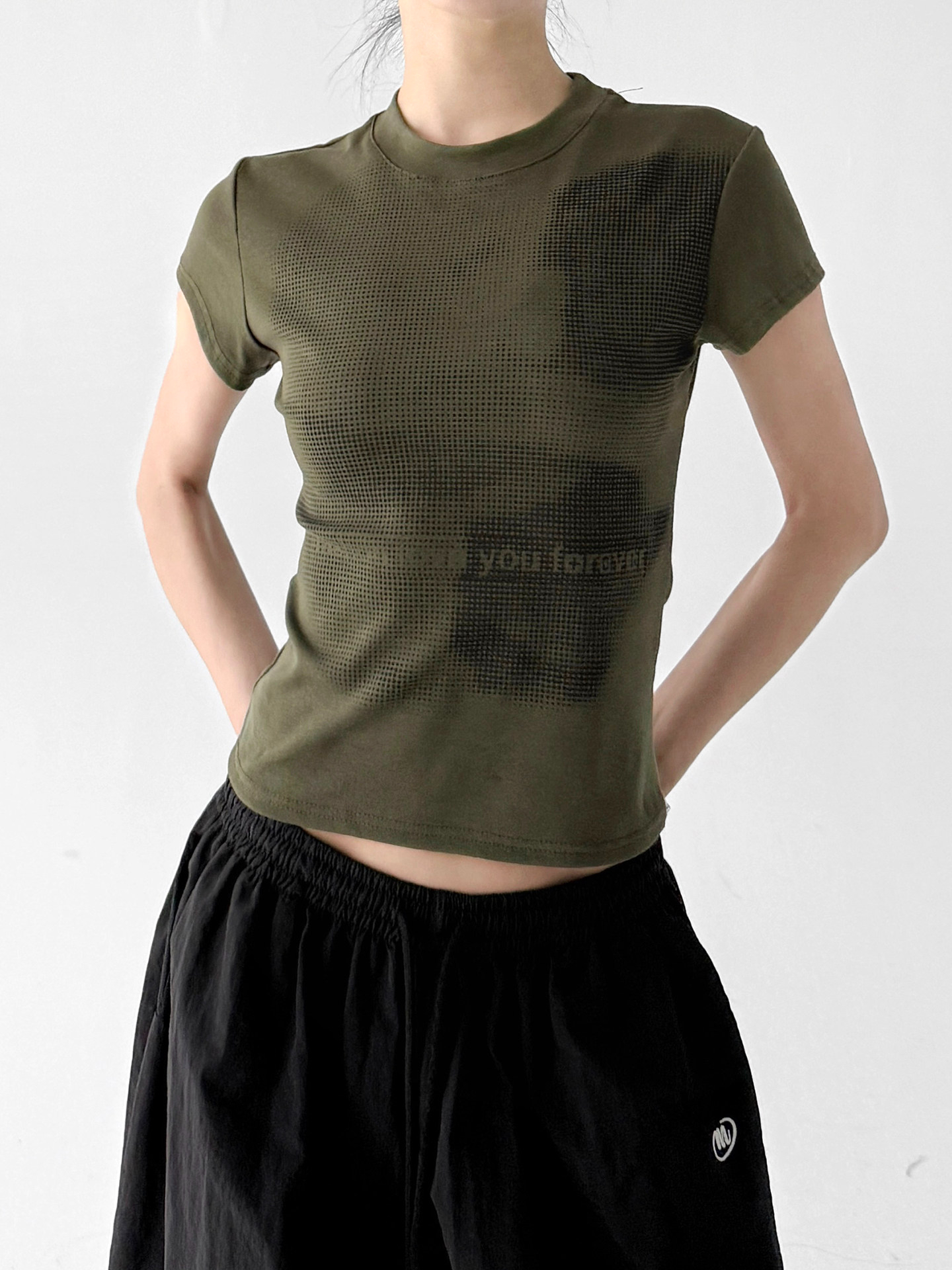 Minimal Graphic Print Slim Fit Crew Neck Casual Tee