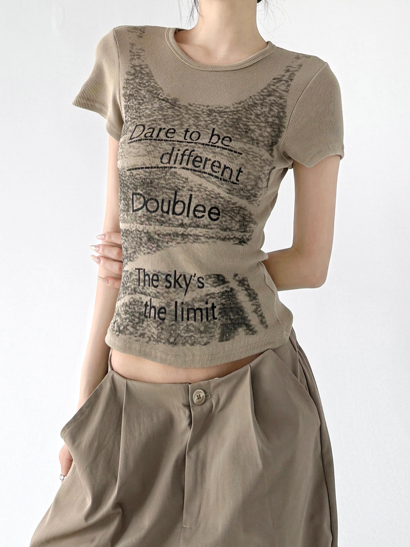 Khaki Letter Print Slim Fit Crew Neck Short Sleeve Tee