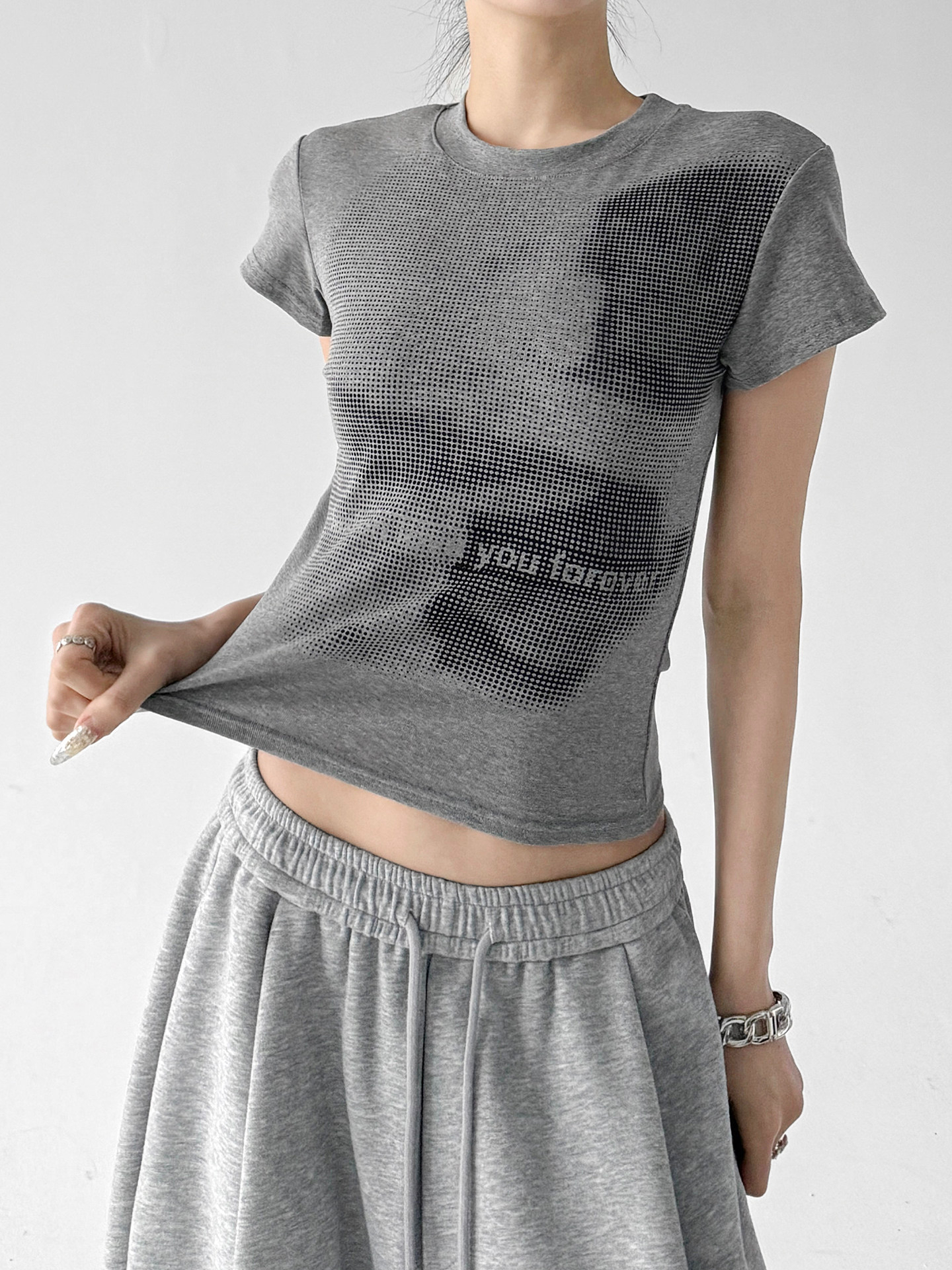 Minimal Graphic Print Slim Fit Crew Neck Casual Tee