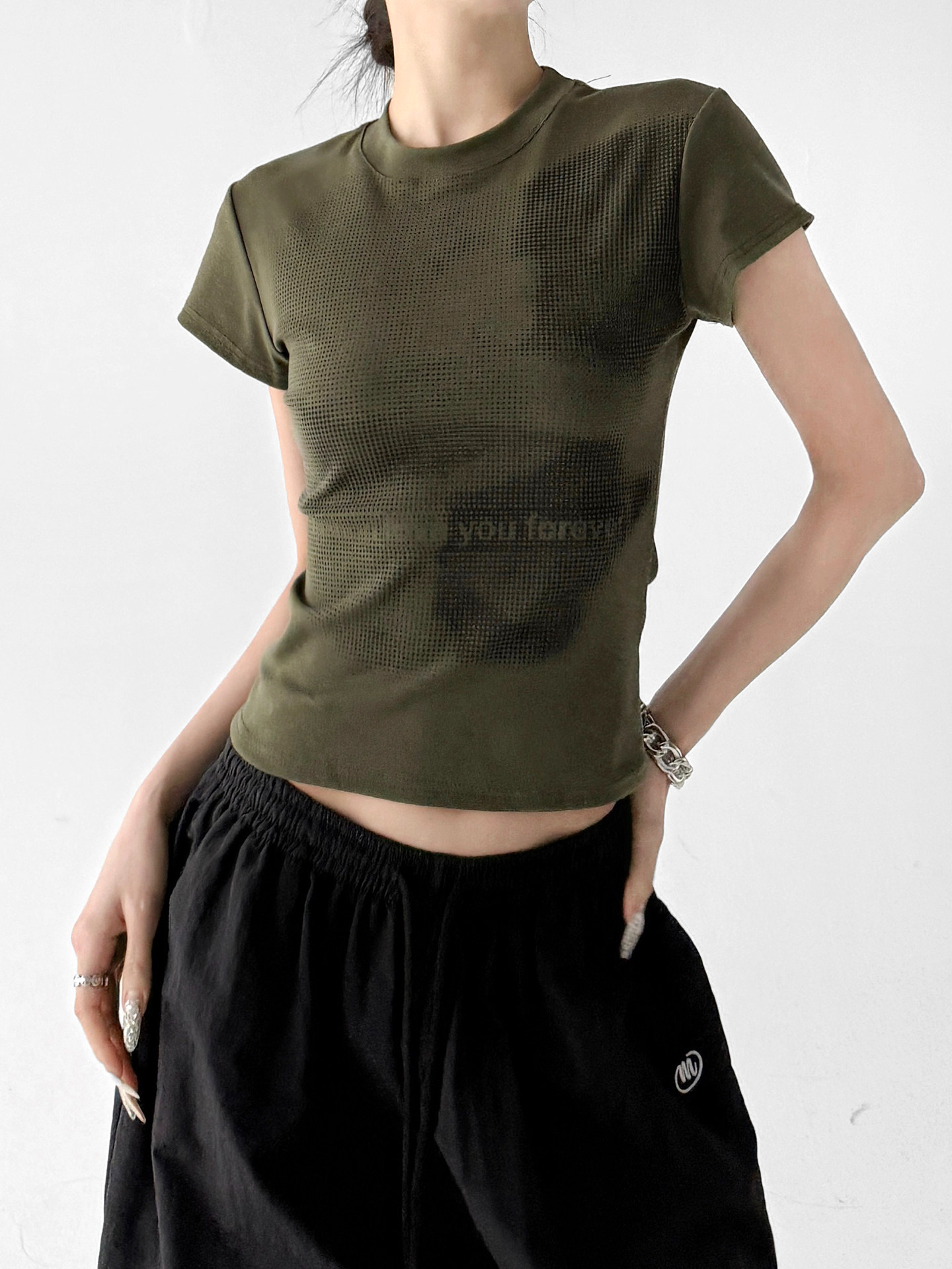 Minimal Graphic Print Slim Fit Crew Neck Casual Tee