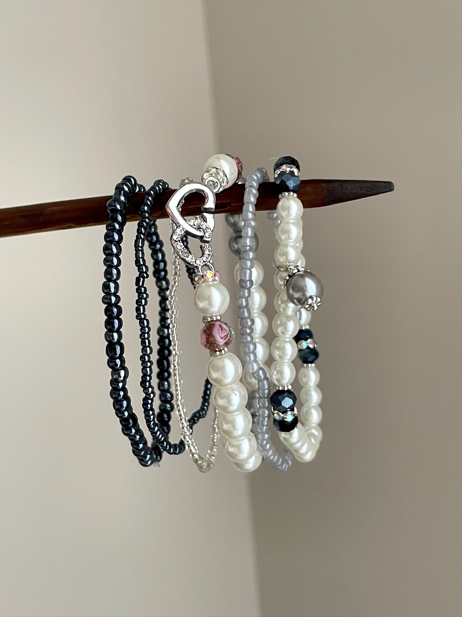 Vintage Black-White Heart Pearl Bracelet