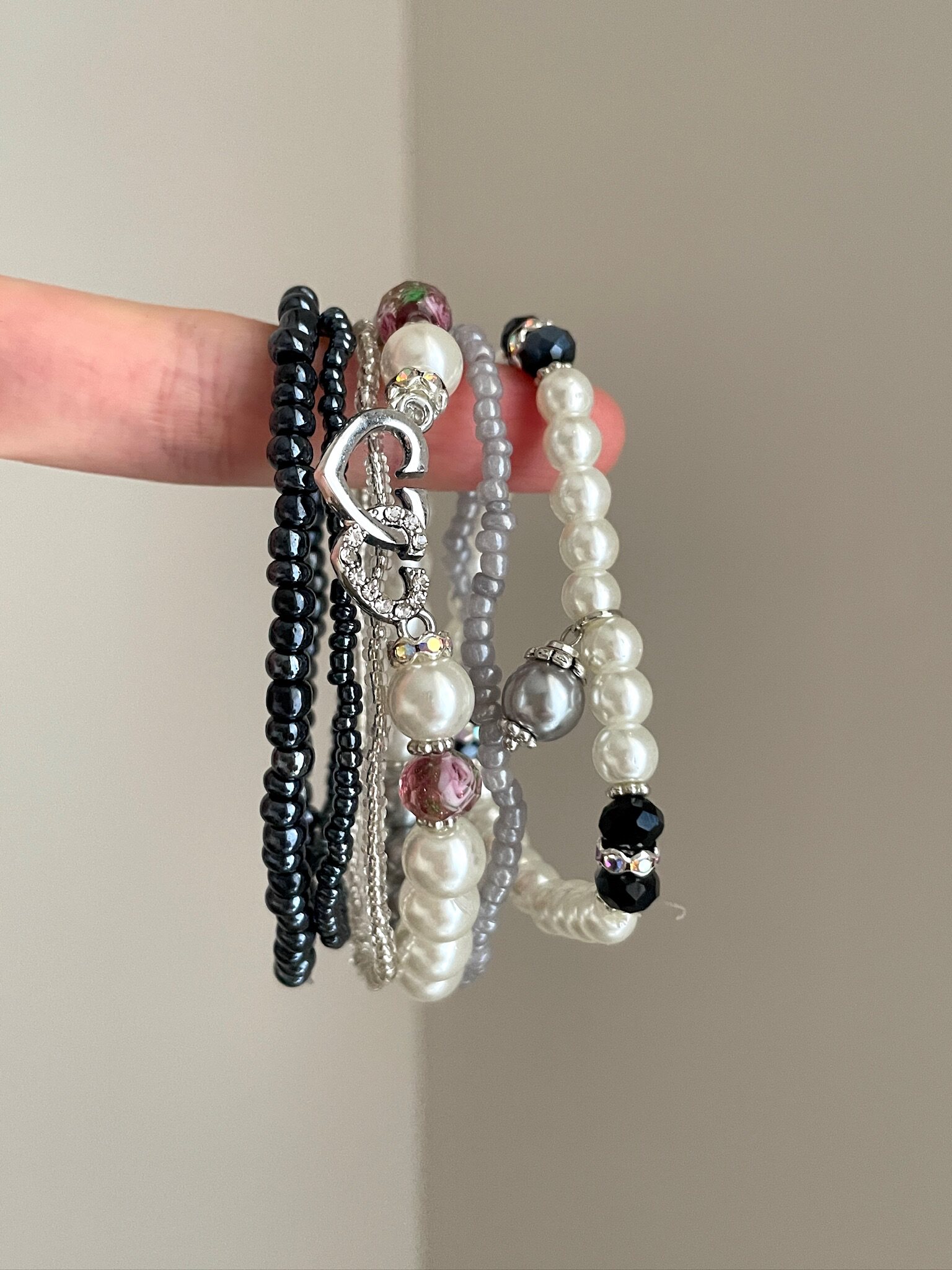 Vintage Black-White Heart Pearl Bracelet
