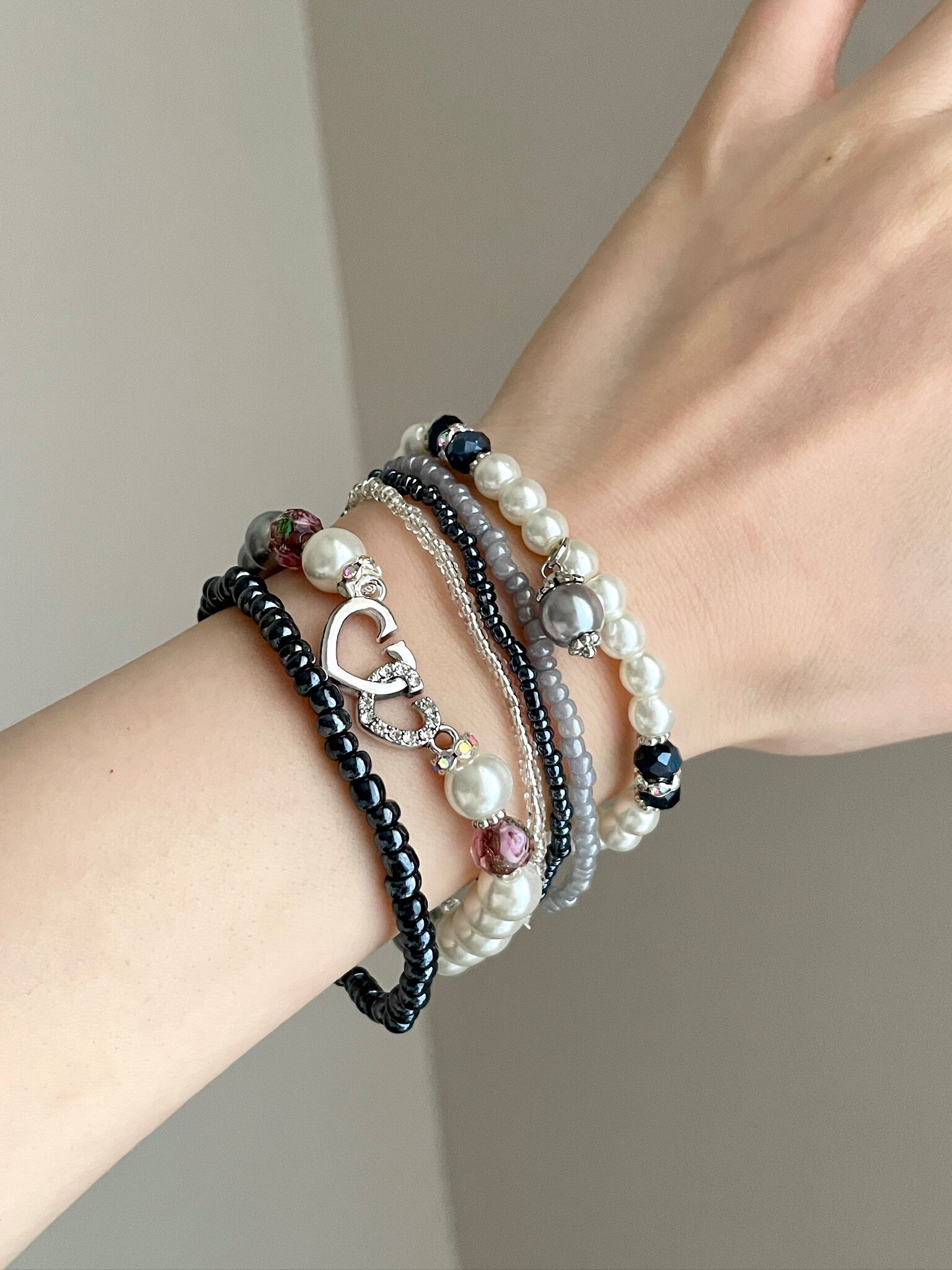 Vintage Black-White Heart Pearl Bracelet