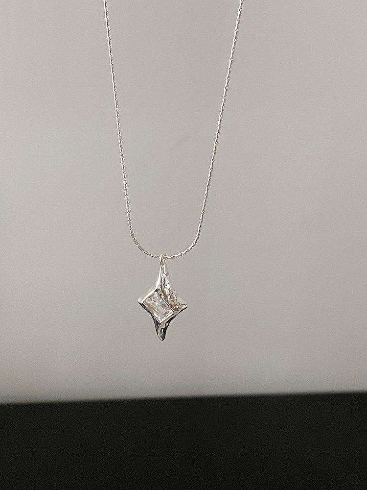 Four-pointed Star Snake Bone Clavicle Necklace
