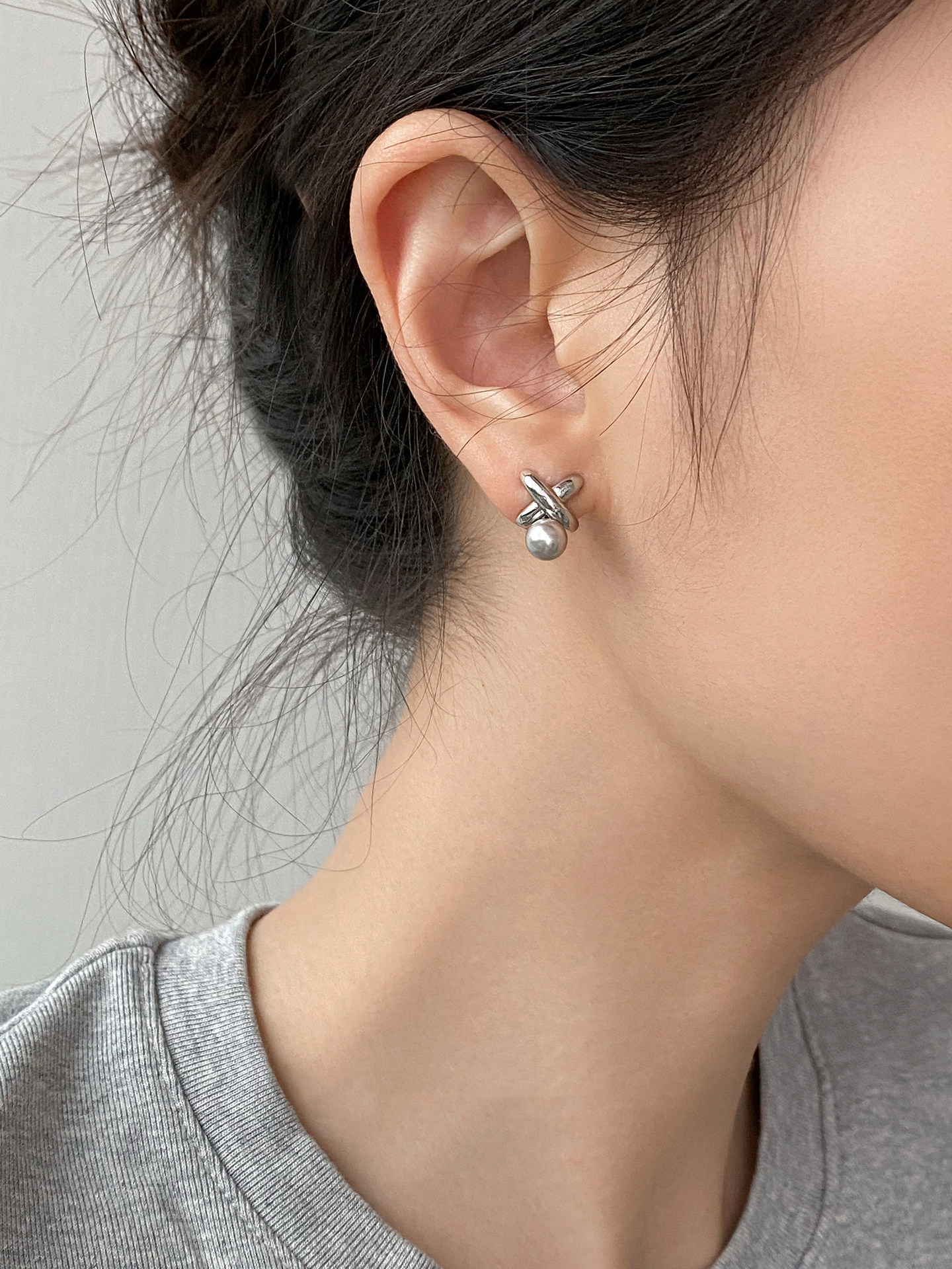 Geometric Cross X-shaped Gray Pearl Earrings