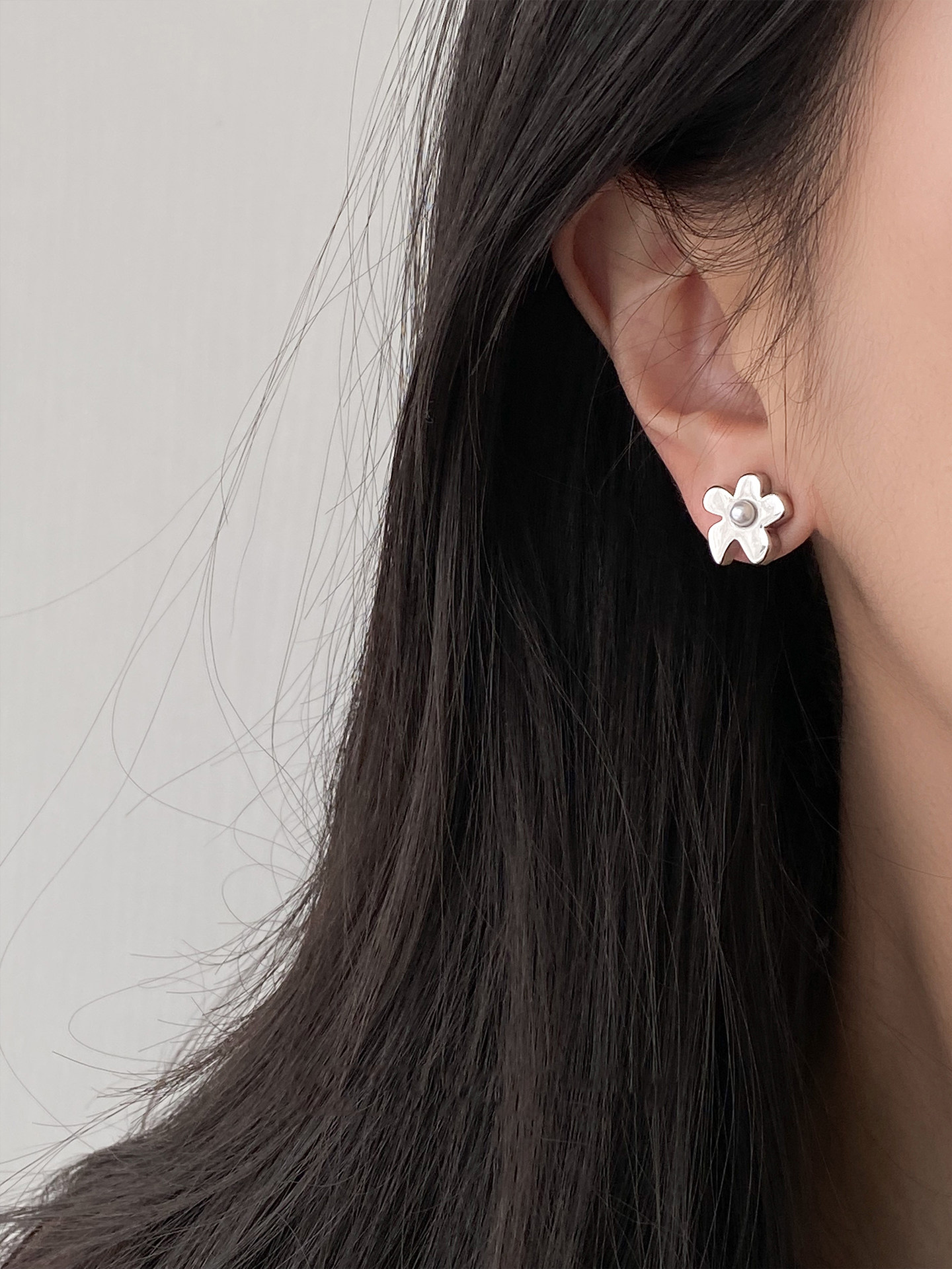 Minimalist Commuter Flower Pearl Silver Earrings