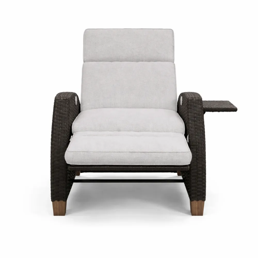 Sedia a sdraio regolabile con cuscino in rattan per interni ed esterni, marrone chiaro e beige