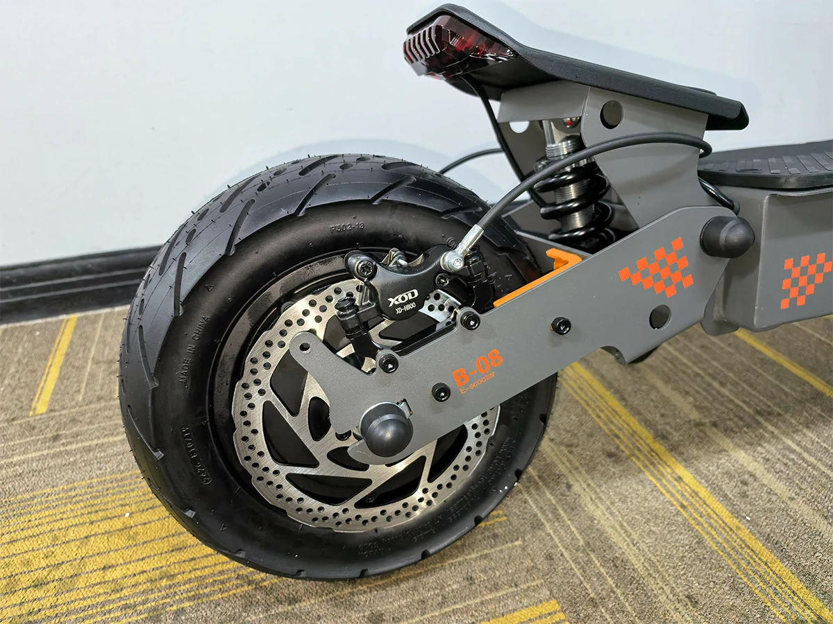 KuKirin G4 rear wheel side view with XOD hydraulic brake installed