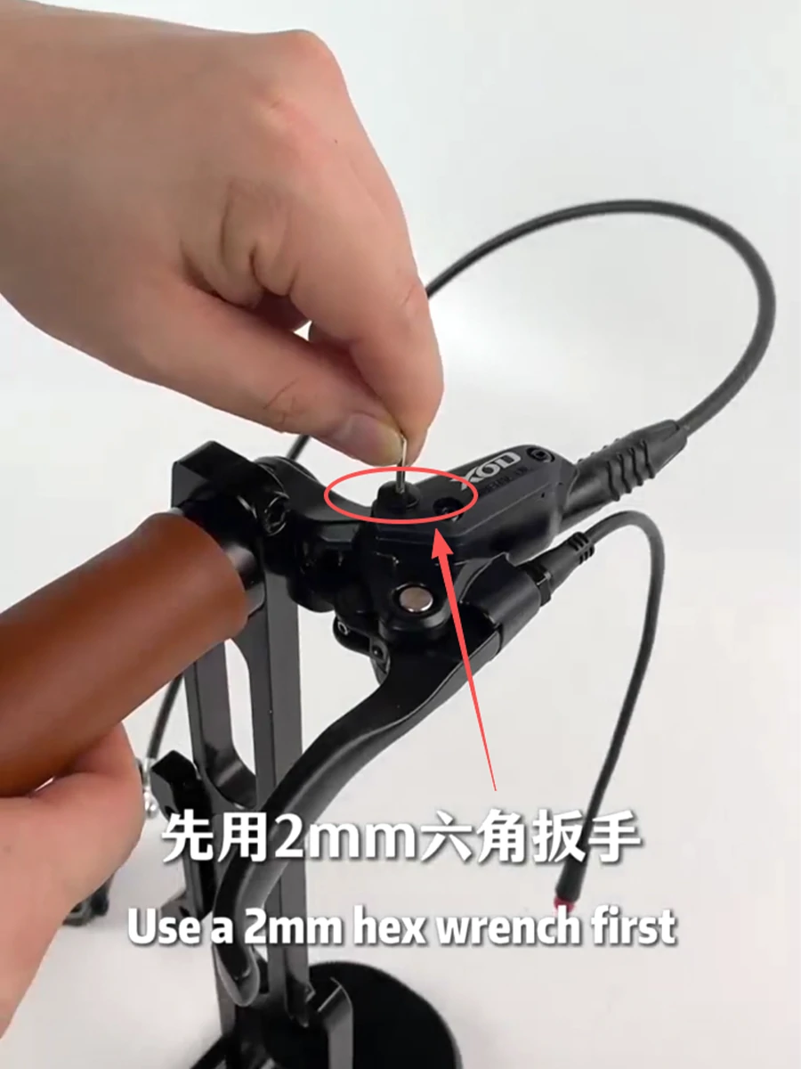 Opening the XOD hydraulic brake lever bleed port with a 2 mm hex key
