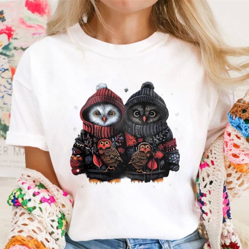 Owl Couple Wearing Winter Hats And Sweaters Unisex Classic T-shirt
