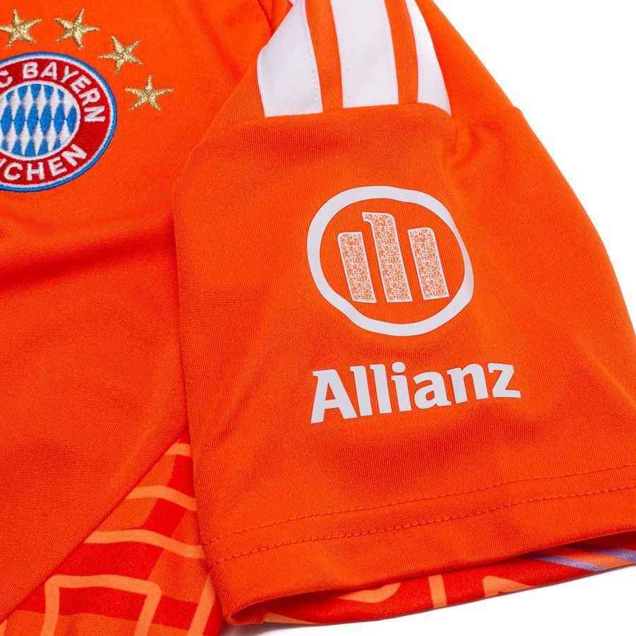 Bayern München Goalkeeper Apparel 2026/27