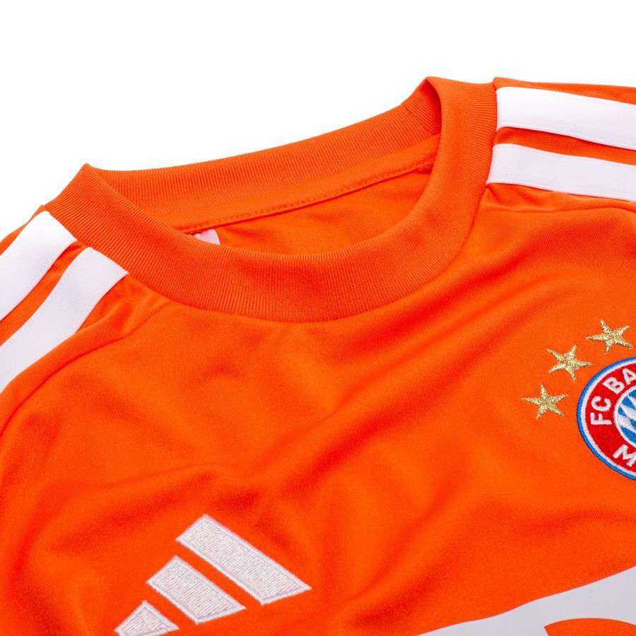 Bayern München Goalkeeper Apparel 2026/27
