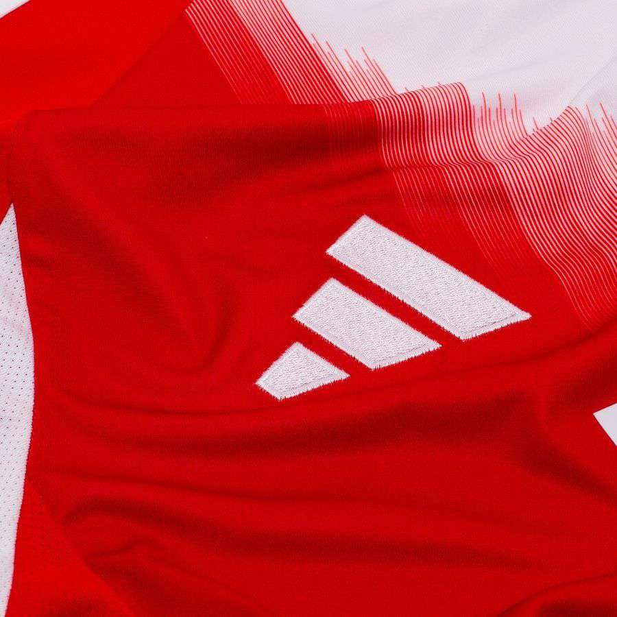 Bayern München Home Kit 2025/26