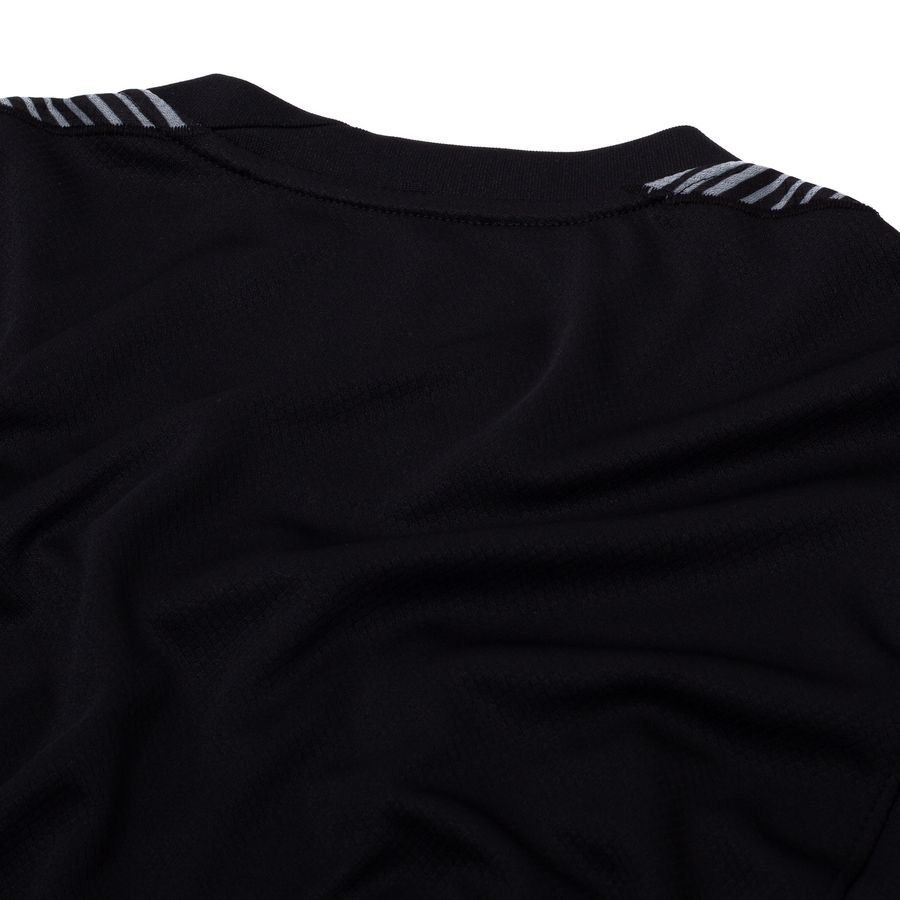 Chelsea Goalkeeper Uniform 2025/26