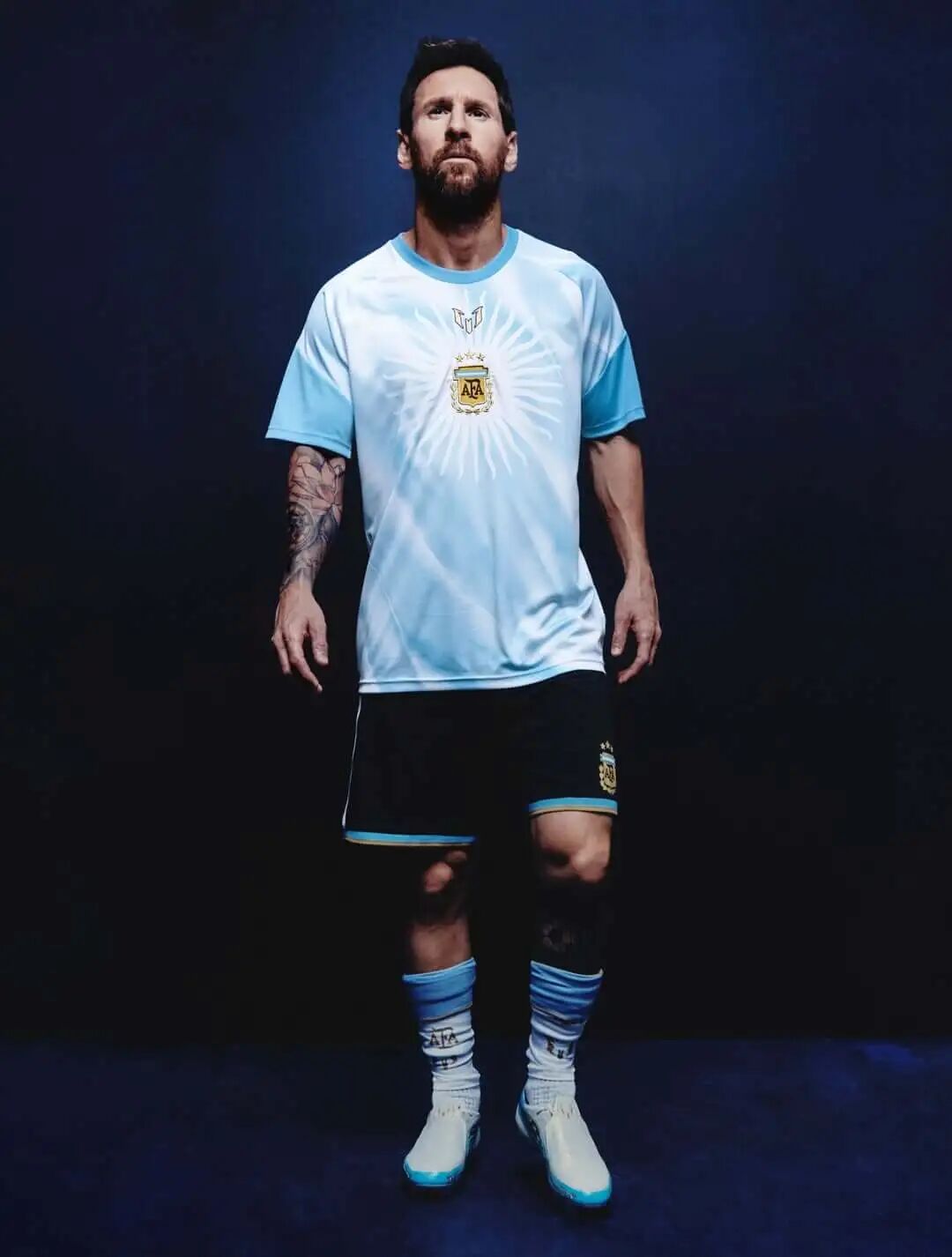 Messi in the Argentina special edition 2026 pre-match shirt during warm-up