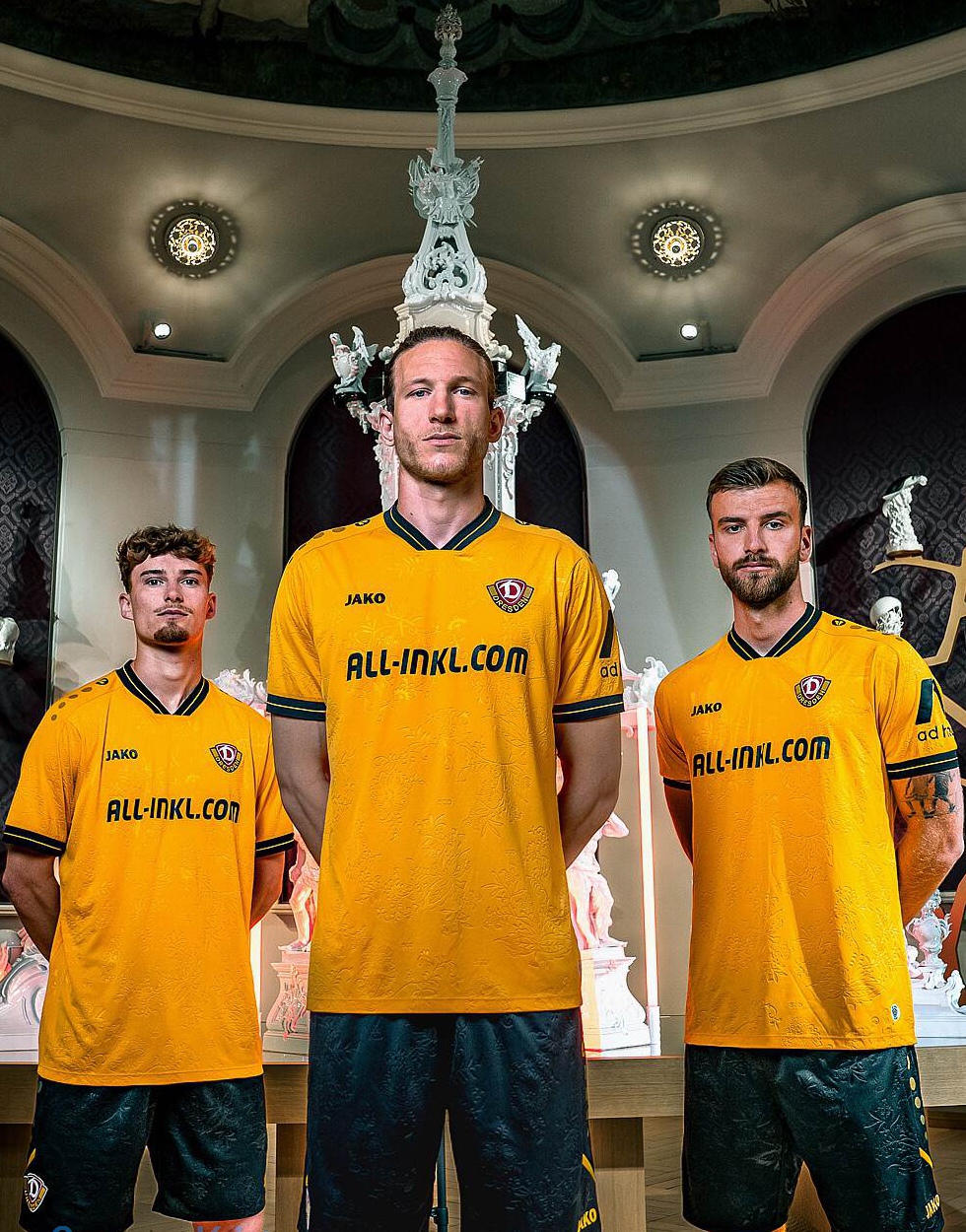 Dynamo Dresden Kit Released 25 26 Home Jersey