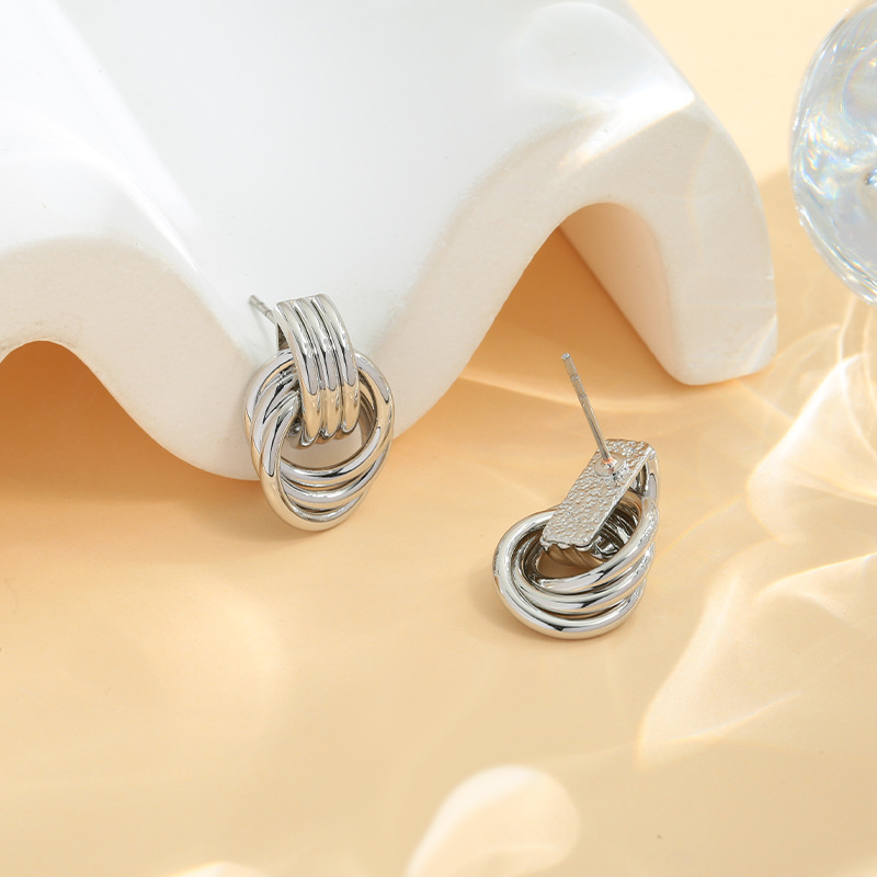Modern Minimalist Gold-Tone Triple Interlocking Hoop Stud Earrings in Copper