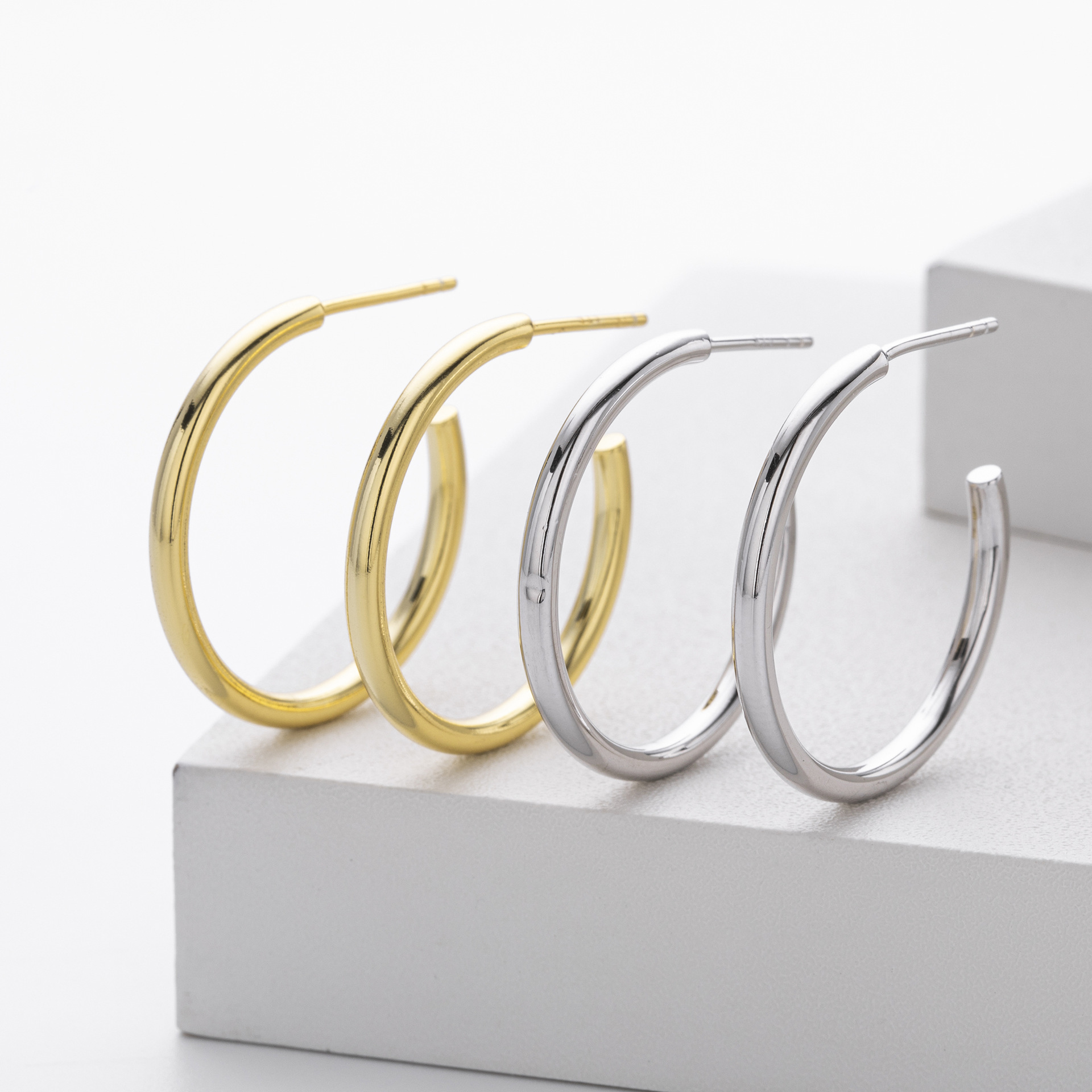 The small, secure-fitting hoop sits close to the ear, offering understated elegance and all-day comfort