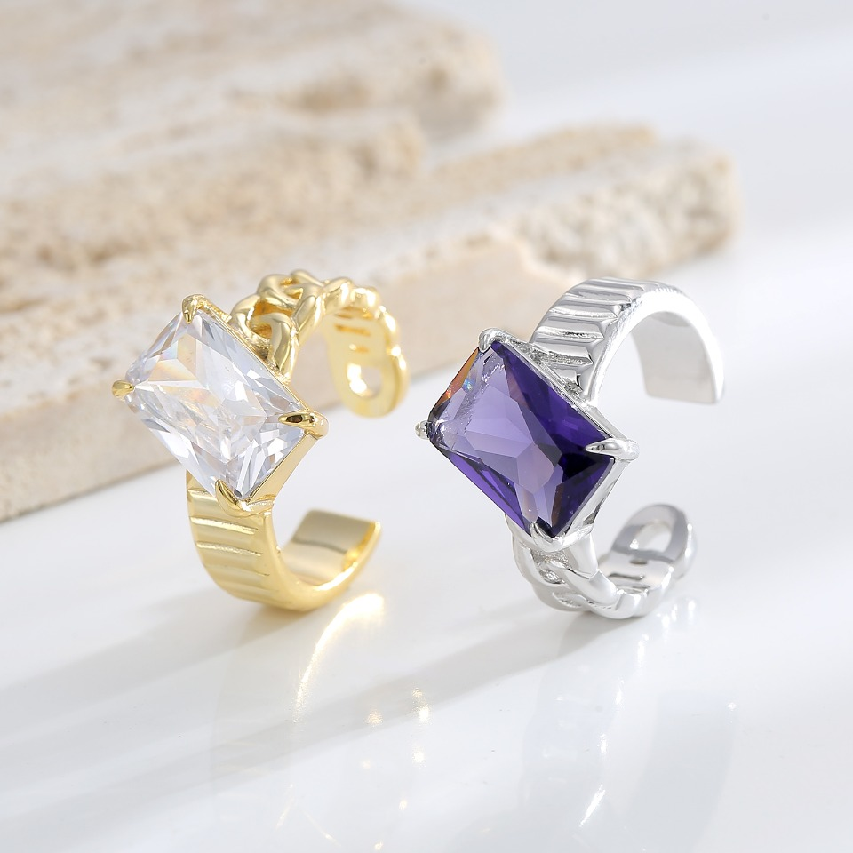 Gold-Plated Chain-Link Cocktail Ring with Emerald-Cut Clear Cubic Zirconia Stone