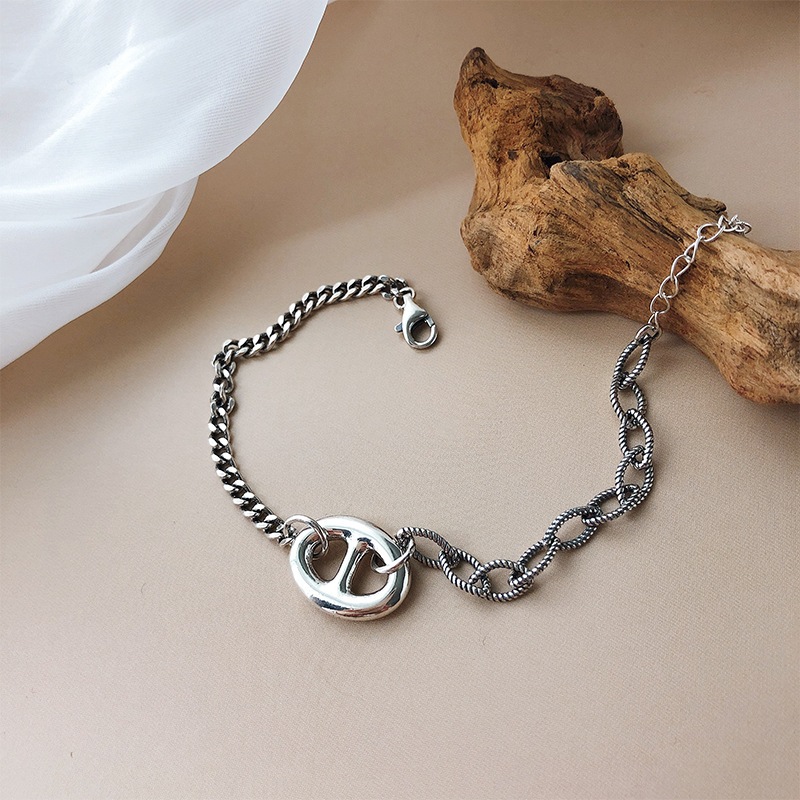 Vintage Bronze Alloy Interlocking O-Ring Charm Bracelet with Adjustable Link Chain