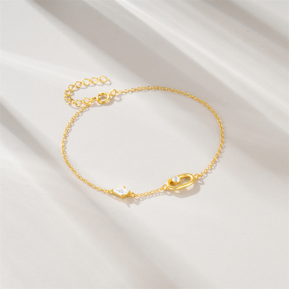 Minimalist Gold Chain Bracelet with Zirconia Details