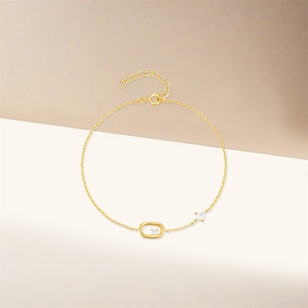 Minimalist Gold Chain Bracelet with Zirconia Details