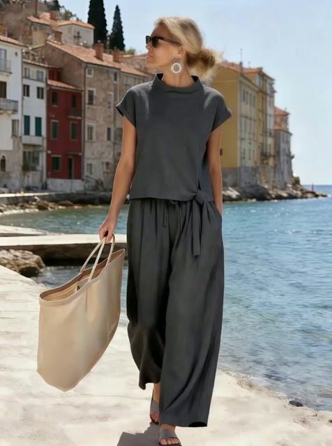 Ensemble deux pièces pour femme avec col montant, taille à nouer et manches courtes