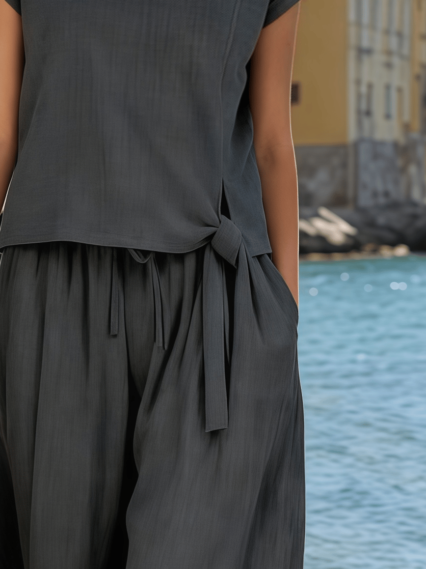 Ensemble deux pièces pour femme avec col montant, taille à nouer et manches courtes